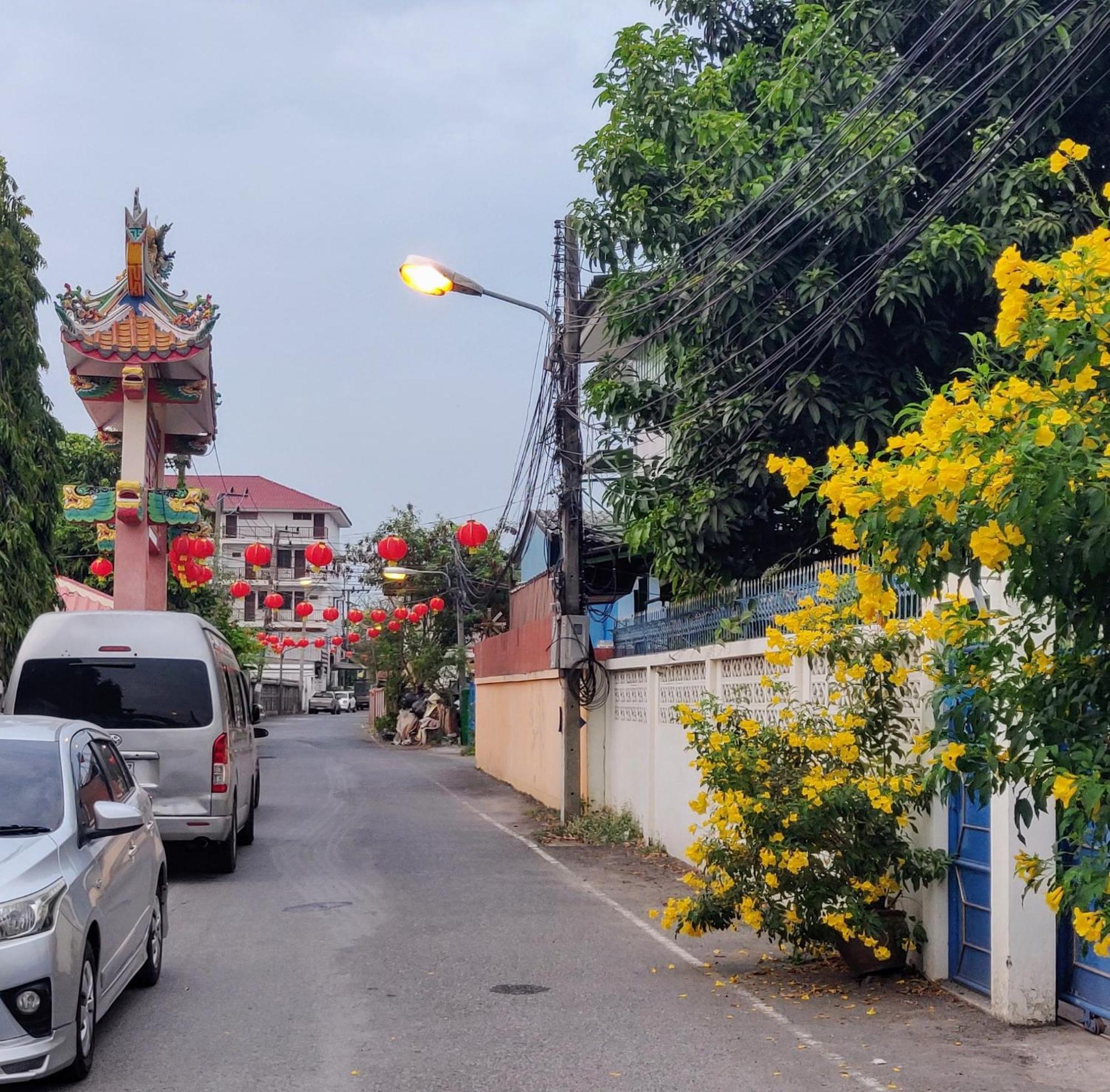 Hotel V House Phra Nakhon Si Ayutthaya Zewnętrze zdjęcie